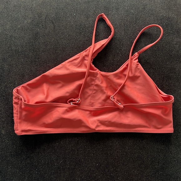 Bikini - Picture 2 of 4